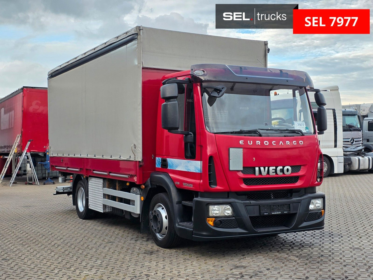 Iveco Eurocargo 120E28 / Ladebordwand / Aluklappen - Камион с брезент: снимка 3 Iveco Eurocargo 120E28 / Ladebordwand / Aluklappen - Камион с брезент: снимка 3
