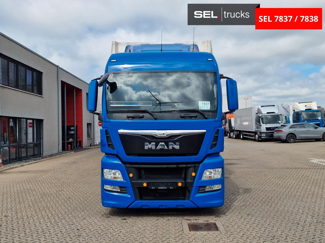 MAN TGX 18.440 4X2 LL-U/ Intarder /Hubdach/Durchlade - Камион с брезент: снимка 2 MAN TGX 18.440 4X2 LL-U/ Intarder /Hubdach/Durchlade - Камион с брезент: снимка 2