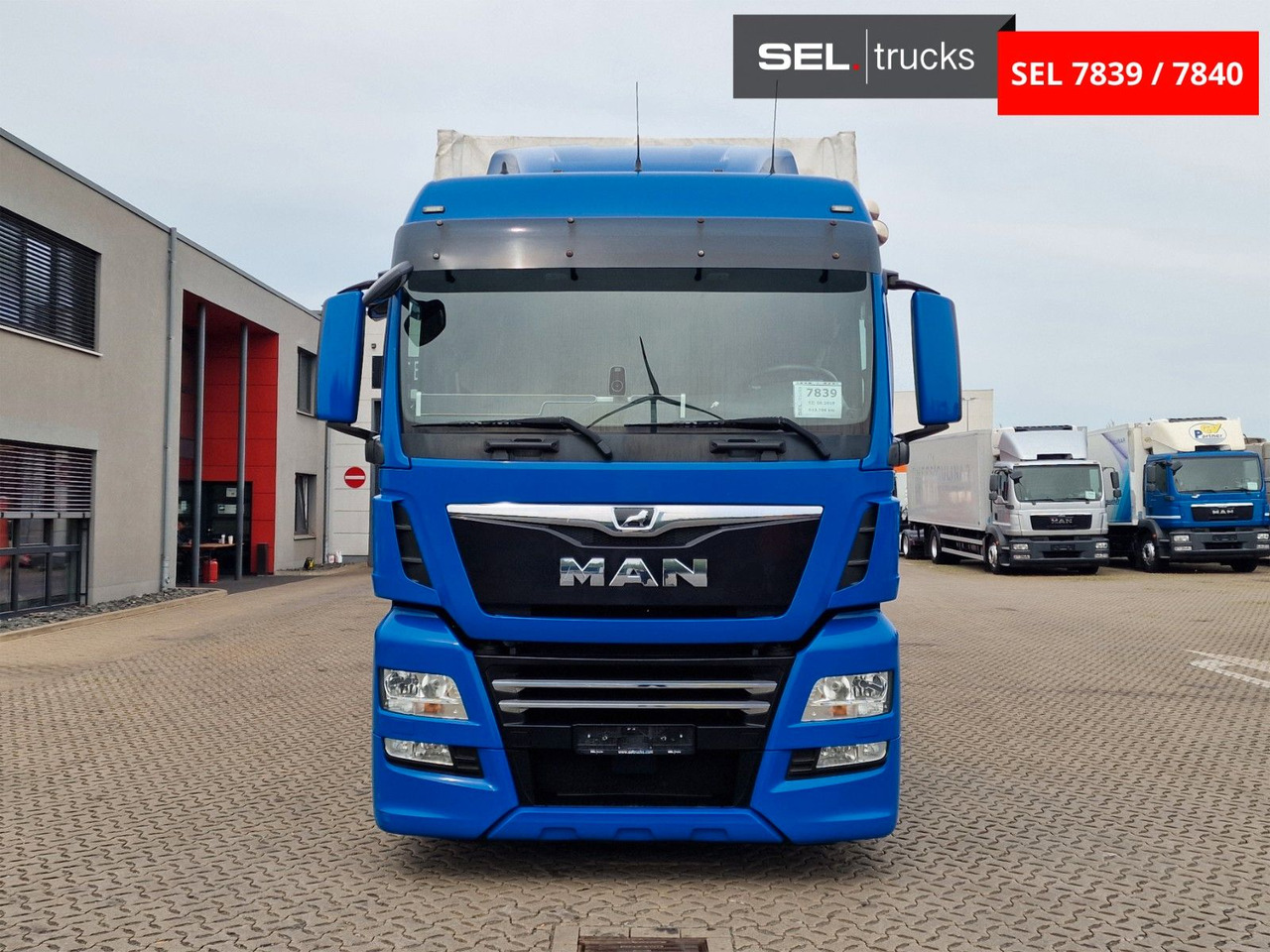 MAN TGX 18.500 4x2 LL-U /Intarder/Druchlade/Hubdach - Камион с брезент: снимка 2 MAN TGX 18.500 4x2 LL-U /Intarder/Druchlade/Hubdach - Камион с брезент: снимка 2