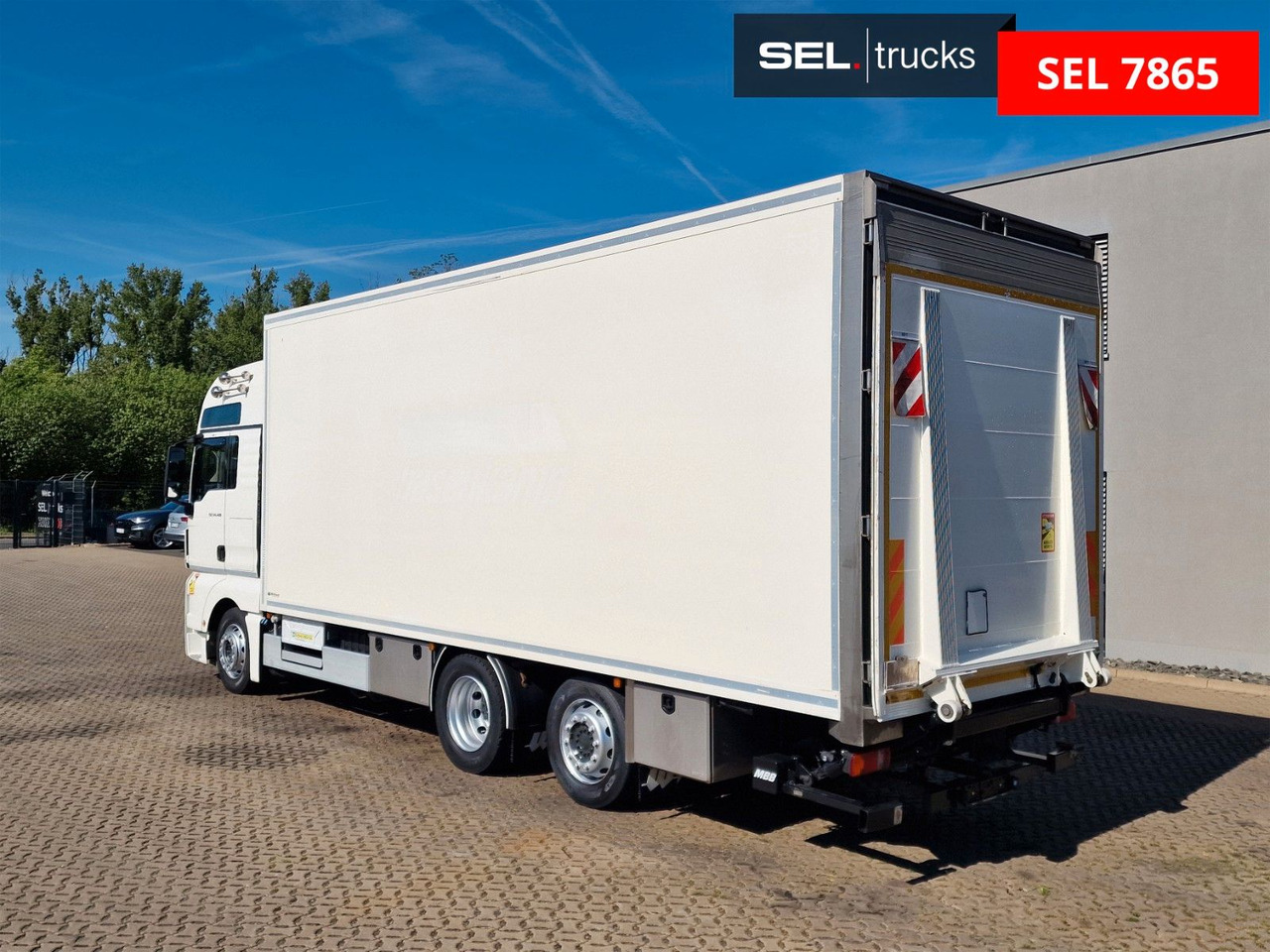 MAN TGX 24.400 6X2-2 LL-U / Intarder / Ldbw / Konvek - Камион фургон: снимка 1 MAN TGX 24.400 6X2-2 LL-U / Intarder / Ldbw / Konvek - Камион фургон: снимка 1