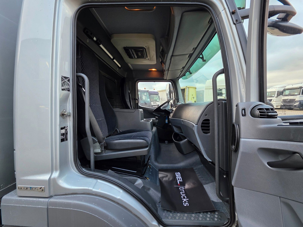 Брезентов бус Mercedes-Benz Atego 818 / Ladebordwand: снимка 31 Брезентов бус Mercedes-Benz Atego 818 / Ladebordwand: снимка 31