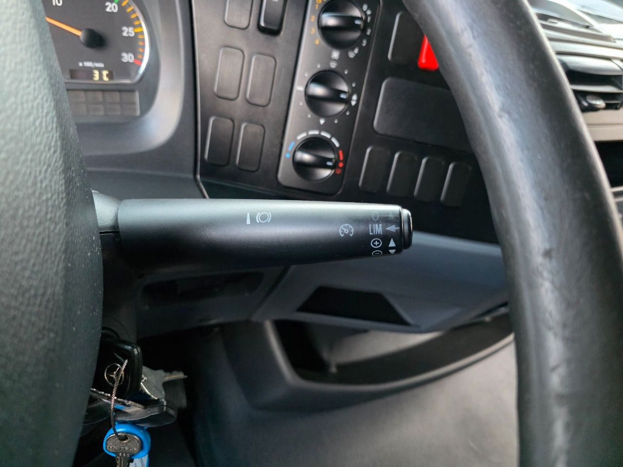 Брезентов бус Mercedes-Benz Atego 818 / Ladebordwand: снимка 40 Брезентов бус Mercedes-Benz Atego 818 / Ladebordwand: снимка 40