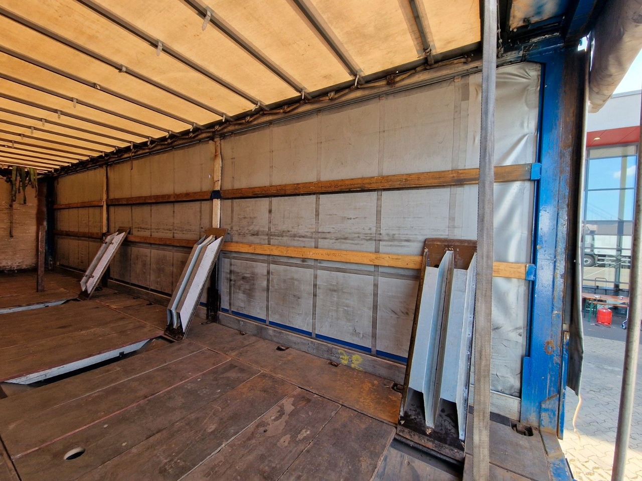 Брезентово полуремарке Schmidt Hagen SPC/39/E/10,5 / Coilmulde / Lenk-Liftachse: снимка 14 Брезентово полуремарке Schmidt Hagen SPC/39/E/10,5 / Coilmulde / Lenk-Liftachse: снимка 14