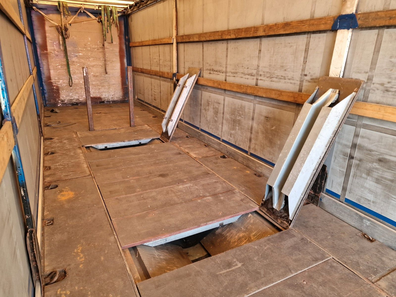 Брезентово полуремарке Schmidt Hagen SPC/39/E/10,5 / Coilmulde / Lenk-Liftachse: снимка 16 Брезентово полуремарке Schmidt Hagen SPC/39/E/10,5 / Coilmulde / Lenk-Liftachse: снимка 16