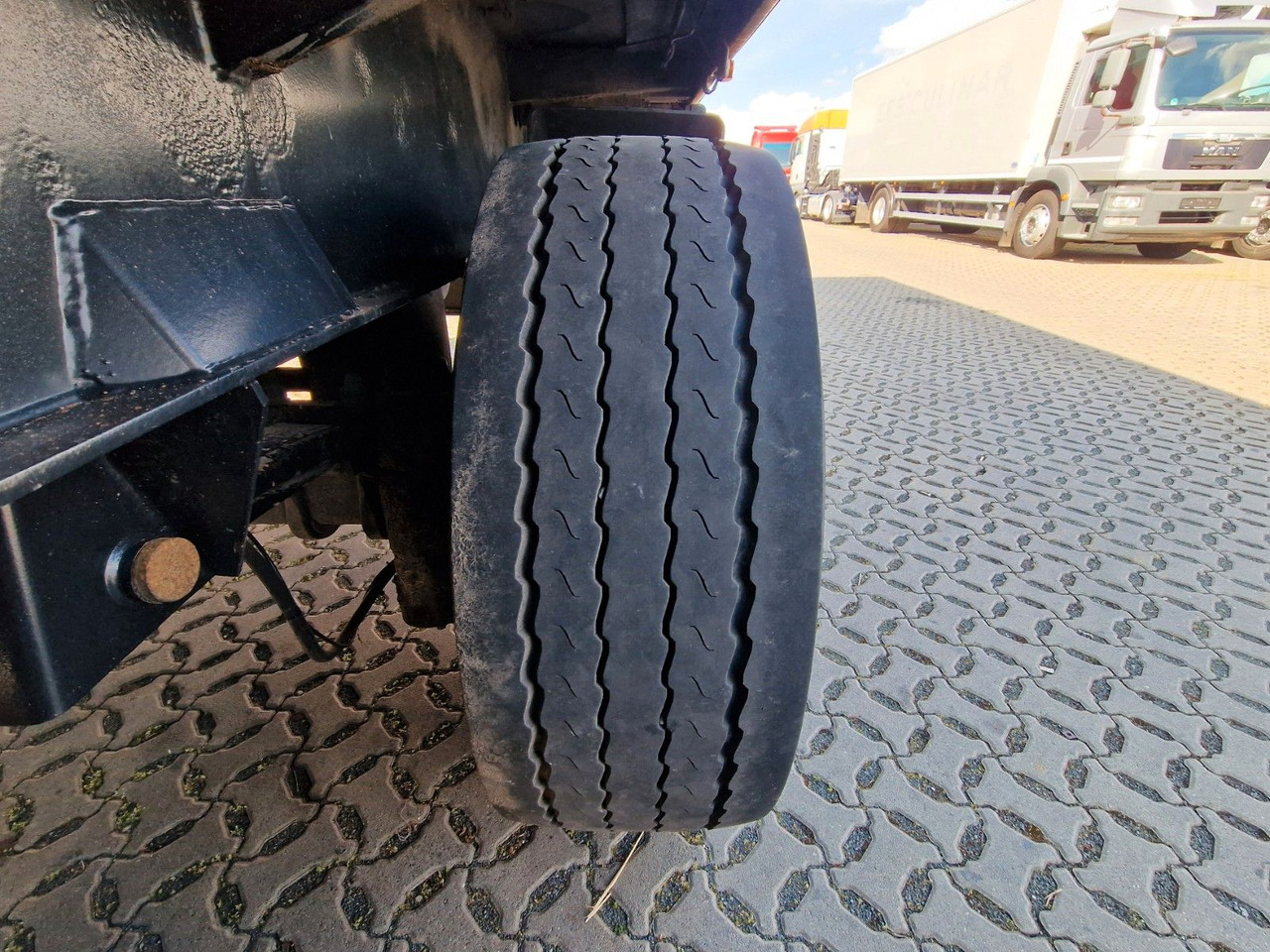 Брезентово полуремарке Schmidt Hagen SPC/39/E/10,5 / Coilmulde / Lenk-Liftachse: снимка 34 Брезентово полуремарке Schmidt Hagen SPC/39/E/10,5 / Coilmulde / Lenk-Liftachse: снимка 34