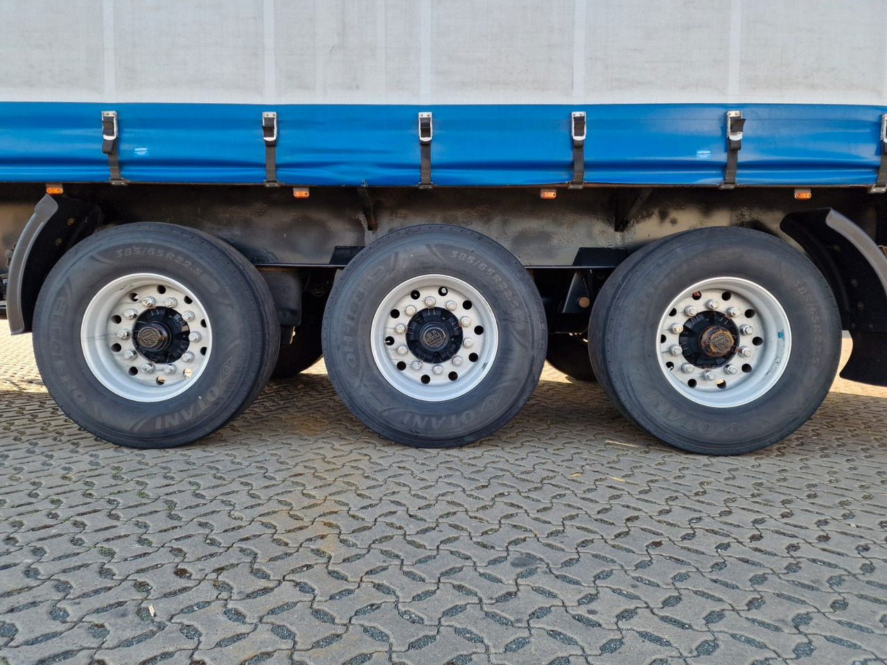 Брезентово полуремарке Schmidt Hagen SPC/39/E/10,5 / Coilmulde / Lenk-Liftachse: снимка 29 Брезентово полуремарке Schmidt Hagen SPC/39/E/10,5 / Coilmulde / Lenk-Liftachse: снимка 29