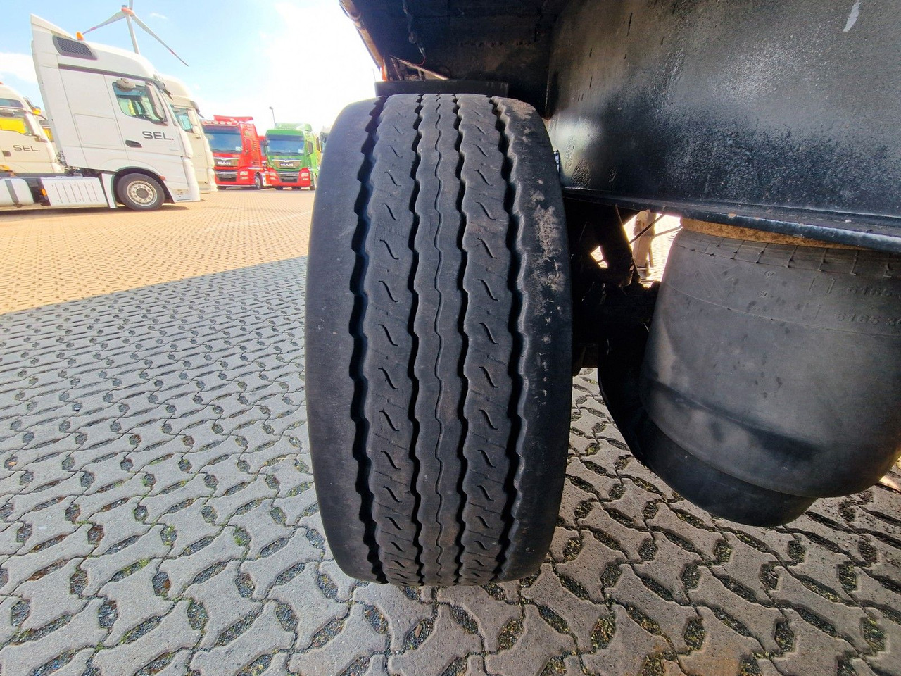 Брезентово полуремарке Schmidt Hagen SPC/39/E/10,5 / Coilmulde / Lenk-Liftachse: снимка 30 Брезентово полуремарке Schmidt Hagen SPC/39/E/10,5 / Coilmulde / Lenk-Liftachse: снимка 30