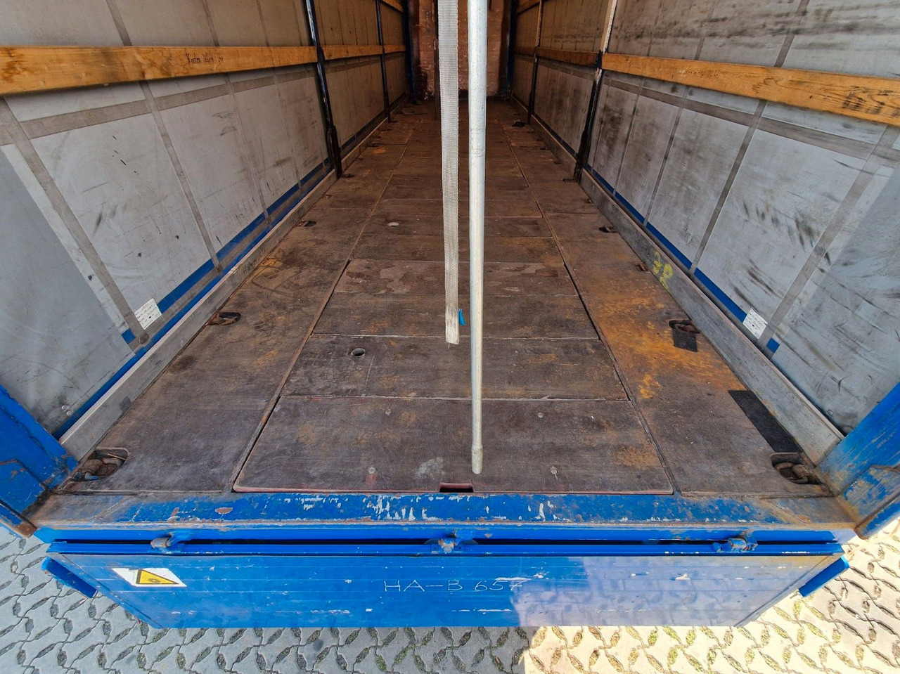 Брезентово полуремарке Schmidt Hagen SPC/39/E/10,5 / Coilmulde / Lenk-Liftachse: снимка 12 Брезентово полуремарке Schmidt Hagen SPC/39/E/10,5 / Coilmulde / Lenk-Liftachse: снимка 12