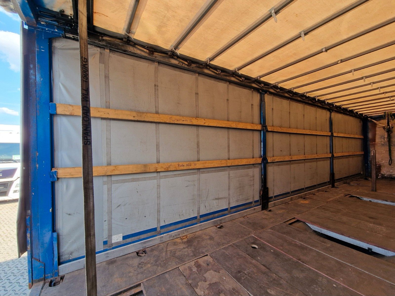 Брезентово полуремарке Schmidt Hagen SPC/39/E/10,5 / Coilmulde / Lenk-Liftachse: снимка 15 Брезентово полуремарке Schmidt Hagen SPC/39/E/10,5 / Coilmulde / Lenk-Liftachse: снимка 15