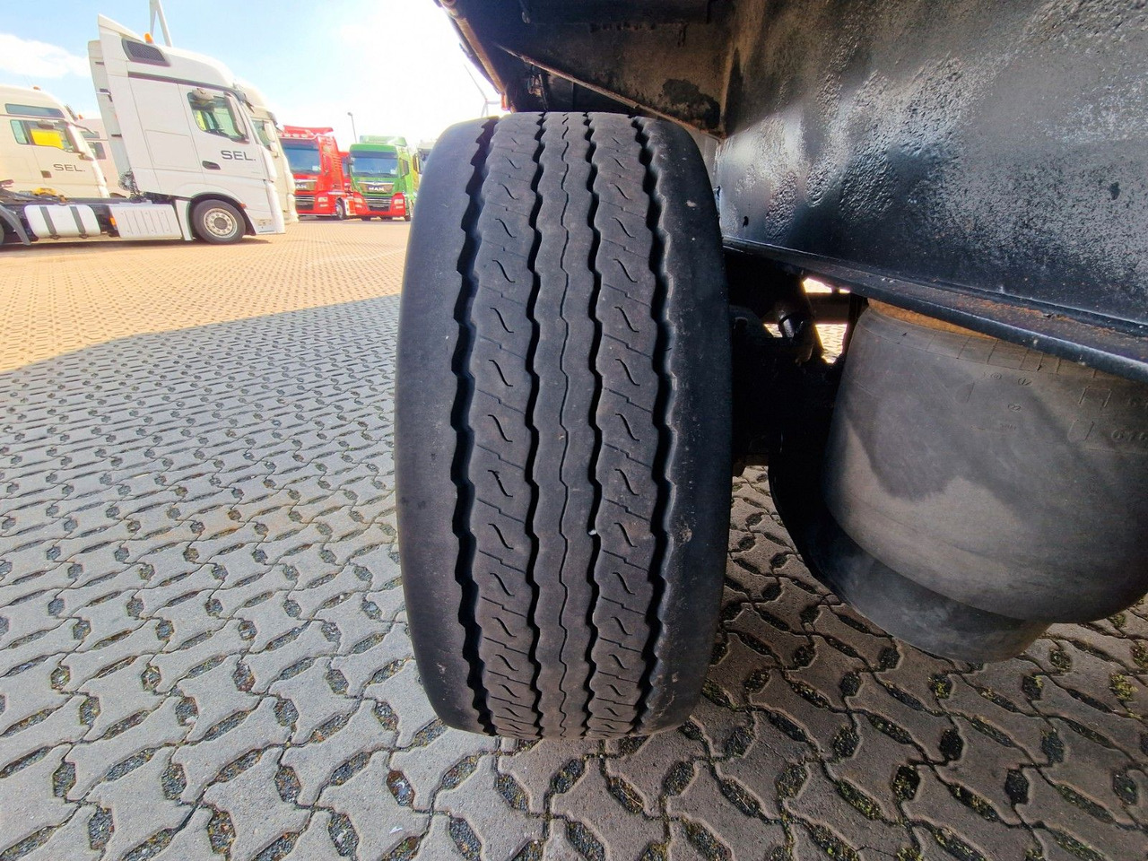 Брезентово полуремарке Schmidt Hagen SPC/39/E/10,5 / Coilmulde / Lenk-Liftachse: снимка 32 Брезентово полуремарке Schmidt Hagen SPC/39/E/10,5 / Coilmulde / Lenk-Liftachse: снимка 32