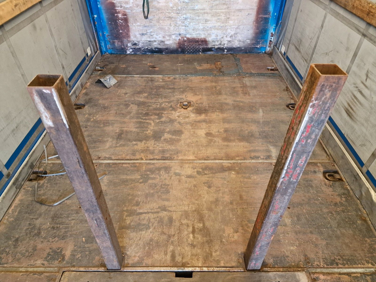 Брезентово полуремарке Schmidt Hagen SPC/39/E/10,5 / Coilmulde / Lenk-Liftachse: снимка 17 Брезентово полуремарке Schmidt Hagen SPC/39/E/10,5 / Coilmulde / Lenk-Liftachse: снимка 17