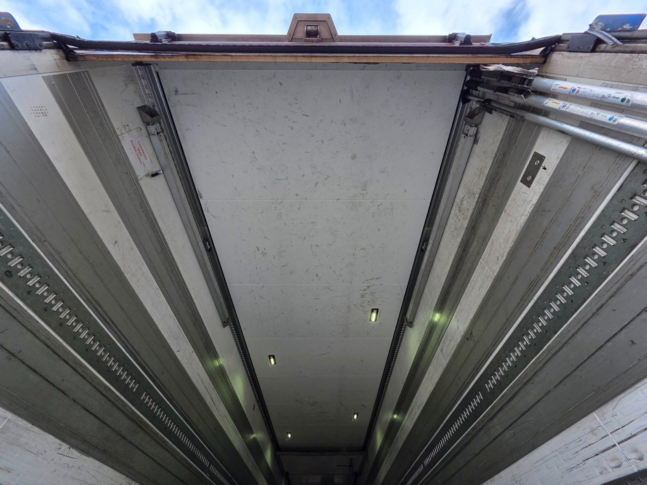 Рефрижератор полуремарке Schmitz Cargobull SKO 20/LZG 13.45 FP45 COOL / Thermo King SLX 100: снимка 11