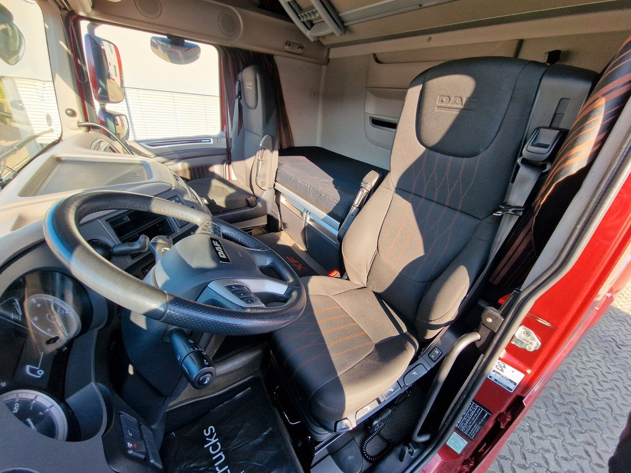 Interior photo 1: Влекач DAF XF 480 FT / ZF Intarder / Euro 6D