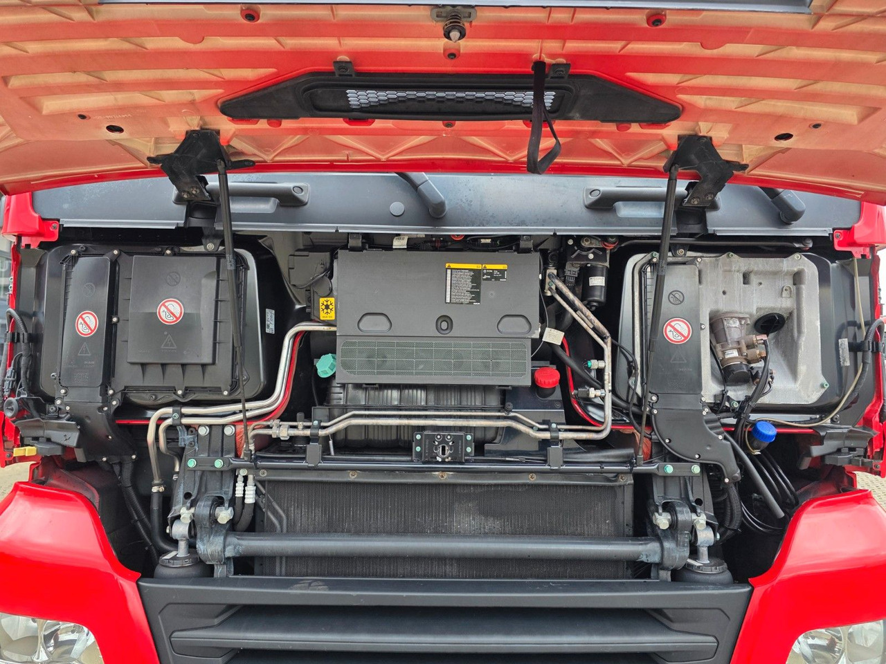 Влекач MAN TGX 18.460 4X2 BLS / Retarder / ADR AT: снимка 23 Влекач MAN TGX 18.460 4X2 BLS / Retarder / ADR AT: снимка 23