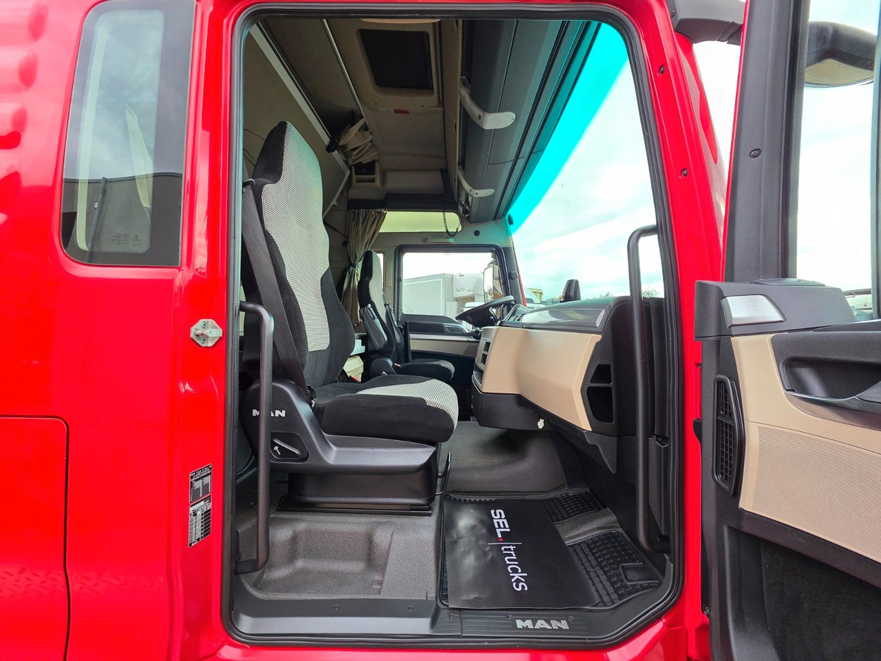 Влекач MAN TGX 18.460 4X2 BLS / Retarder / ADR AT: снимка 28 Влекач MAN TGX 18.460 4X2 BLS / Retarder / ADR AT: снимка 28