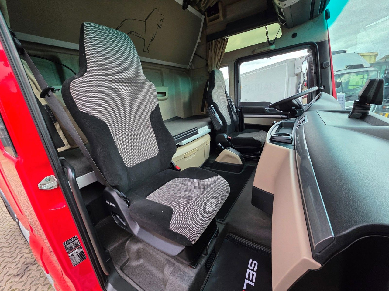 Влекач MAN TGX 18.460 4X2 BLS / Retarder / ADR AT: снимка 29 Влекач MAN TGX 18.460 4X2 BLS / Retarder / ADR AT: снимка 29