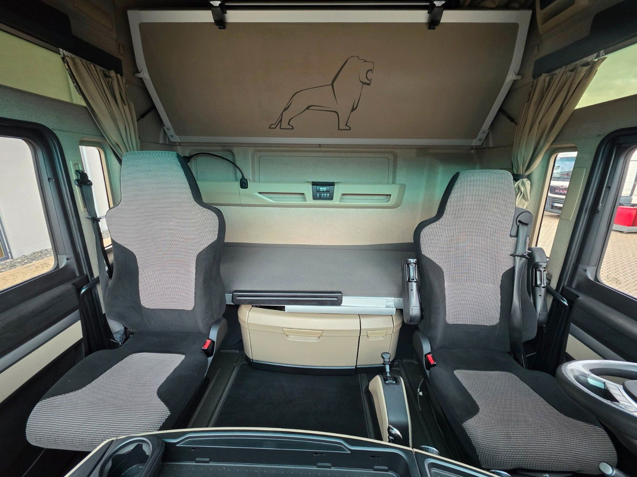 Влекач MAN TGX 18.460 4X2 BLS / Retarder / ADR AT: снимка 30 Влекач MAN TGX 18.460 4X2 BLS / Retarder / ADR AT: снимка 30