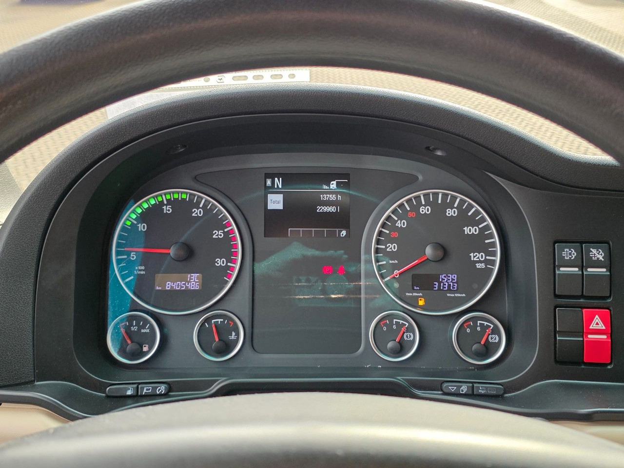 Влекач MAN TGX 18.460 4X2 BLS / Retarder / ADR AT: снимка 38 Влекач MAN TGX 18.460 4X2 BLS / Retarder / ADR AT: снимка 38