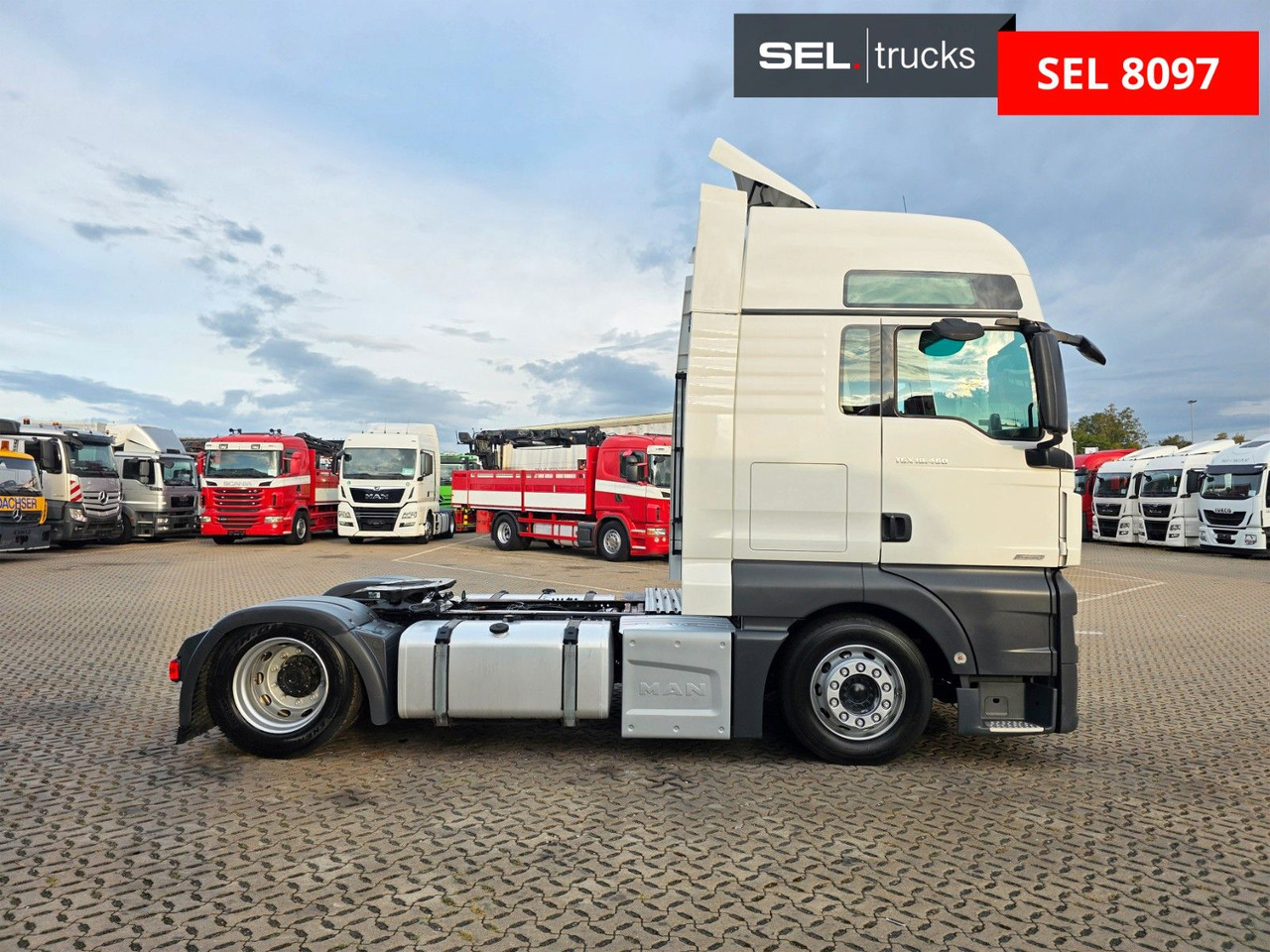 MAN TGX 18.460 LLS-U / Retarder / 2 Tanks - Влекач: снимка 4 MAN TGX 18.460 LLS-U / Retarder / 2 Tanks - Влекач: снимка 4