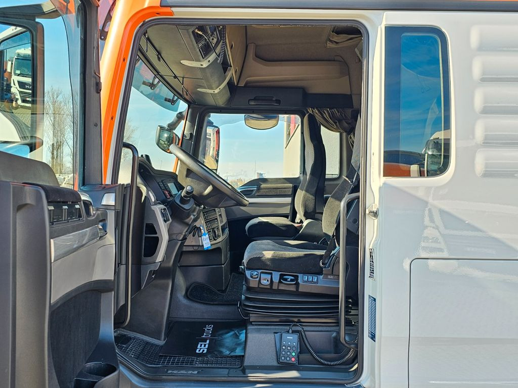 Влекач MAN TGX 18.500/ Retarder/ 2 Tanks/ Standklima/ Xenon: снимка 15