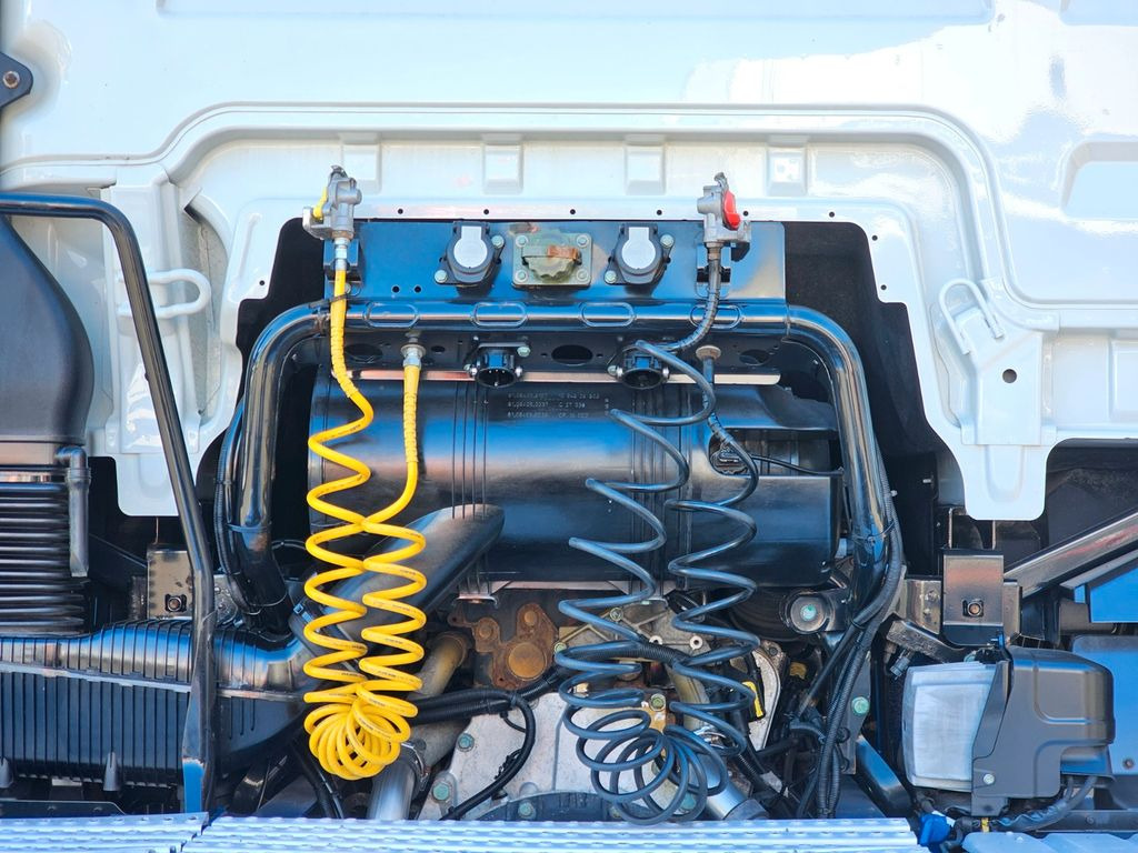 Влекач MAN TGX 18.500/ Retarder/ 2 Tanks/ Standklima/ Xenon: снимка 11