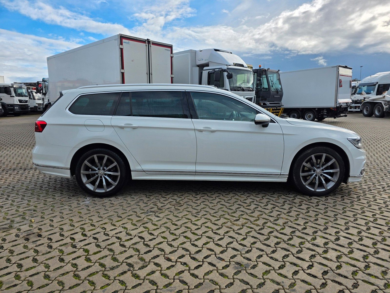 Volkswagen Passat Variant Highline BMT/Start-Stopp - Комби: снимка 4 Volkswagen Passat Variant Highline BMT/Start-Stopp - Комби: снимка 4