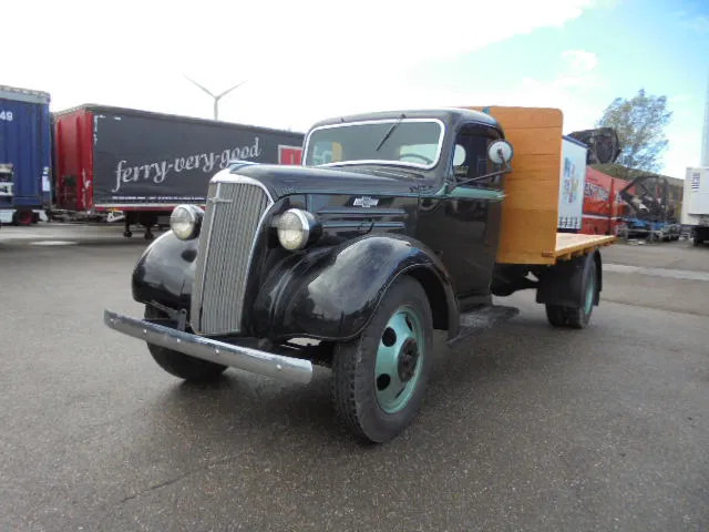 Chevrolet 1 1/2 TON FLATBED - Бордови камион: снимка 1 Chevrolet 1 1/2 TON FLATBED - Бордови камион: снимка 1