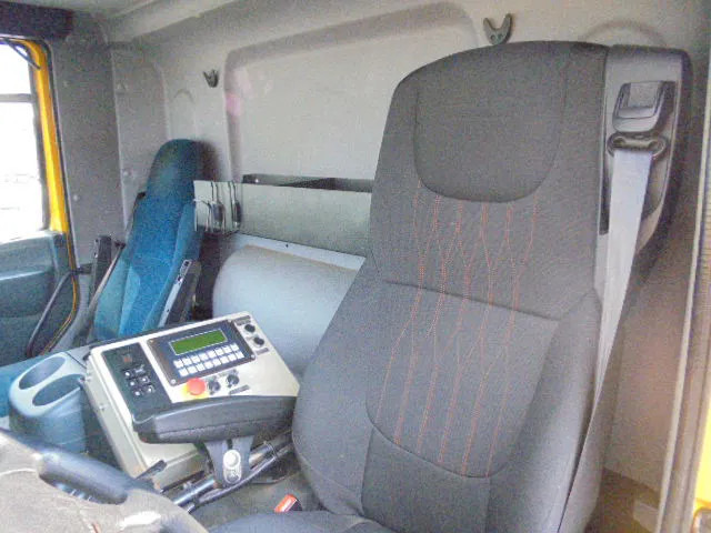 Боклукчийска кола DAF 75.240 75 240 6X2: снимка 9