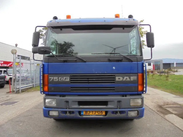 DAF 75.270 4X2 NL TRUCK - Камион с кран: снимка 2 DAF 75.270 4X2 NL TRUCK - Камион с кран: снимка 2