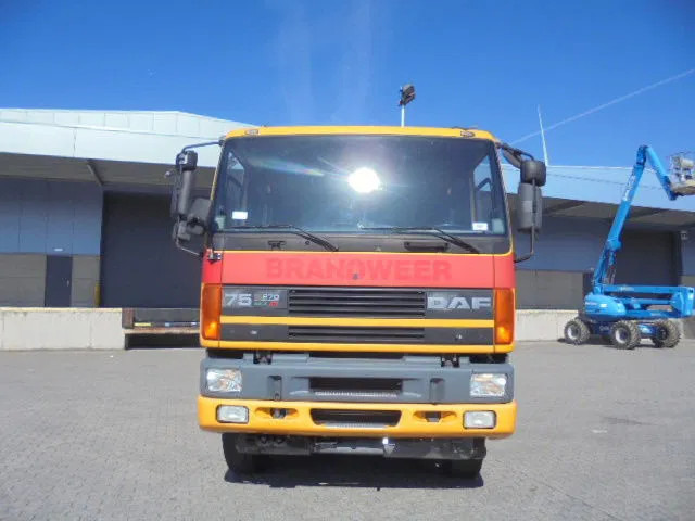 DAF 75.270 ATI 4X4 NL TRUCK - Пожарна кола: снимка 2 DAF 75.270 ATI 4X4 NL TRUCK - Пожарна кола: снимка 2