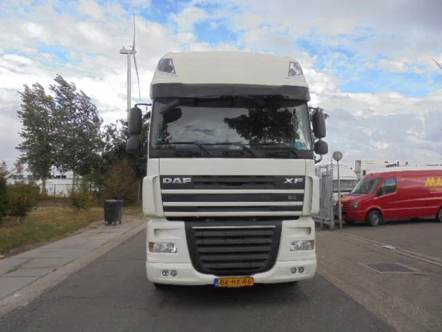DAF XF 105 410 NL truck - Контейнеровоз/ Сменна каросерия камион: снимка 2 DAF XF 105 410 NL truck - Контейнеровоз/ Сменна каросерия камион: снимка 2