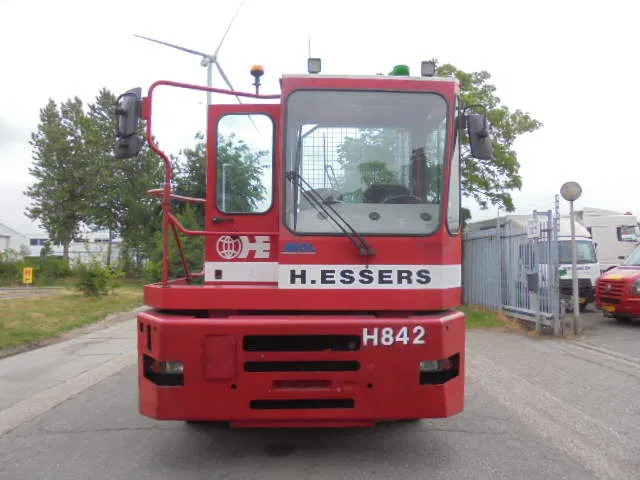 MOL YM 225/4X2 40 KM/H - Терминален влекач: снимка 2 MOL YM 225/4X2 40 KM/H - Терминален влекач: снимка 2