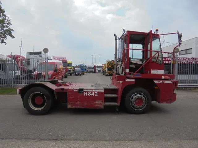 MOL YM 225/4X2 40 KM/H - Терминален влекач: снимка 4 MOL YM 225/4X2 40 KM/H - Терминален влекач: снимка 4