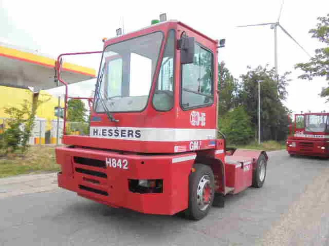 MOL YM 225/4X2 40 KM/H - Терминален влекач: снимка 1 MOL YM 225/4X2 40 KM/H - Терминален влекач: снимка 1