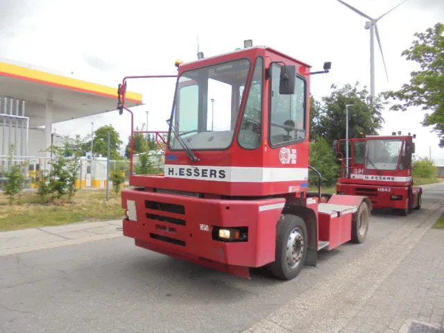 MOL YM225/4X2 40KM/H - Терминален влекач: снимка 1 MOL YM225/4X2 40KM/H - Терминален влекач: снимка 1