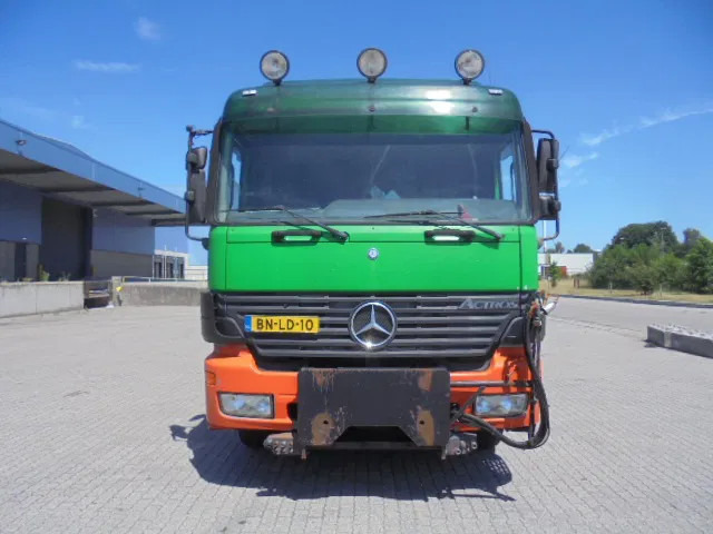 Mercedes-Benz Actros 1831 1831 Bitumensprayer - Камион цистерна: снимка 2 Mercedes-Benz Actros 1831 1831 Bitumensprayer - Камион цистерна: снимка 2