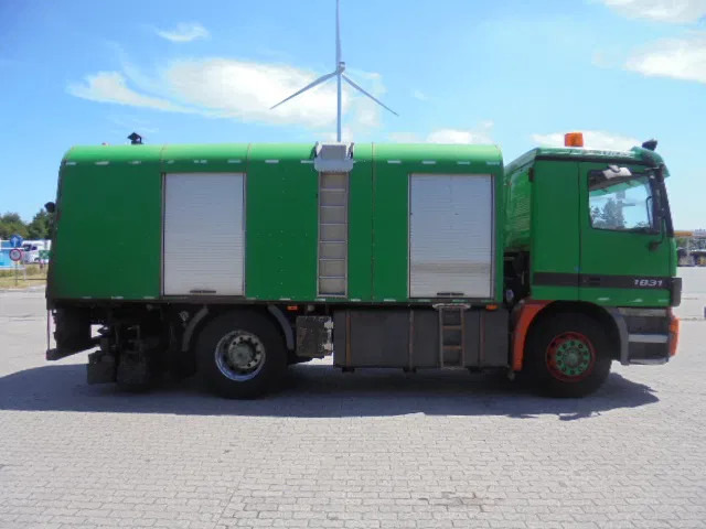 Mercedes-Benz Actros 1831 1831 Bitumensprayer - Камион цистерна: снимка 4 Mercedes-Benz Actros 1831 1831 Bitumensprayer - Камион цистерна: снимка 4