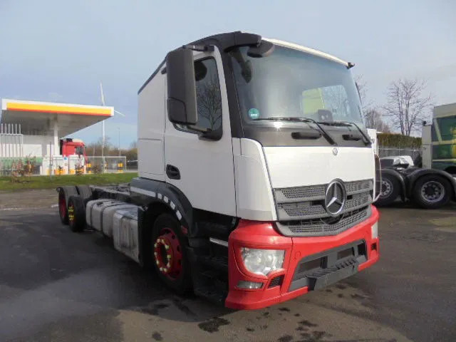 Mercedes-Benz Actros 2340 6X2 EUR 6 - Шаси кабина: снимка 3 Mercedes-Benz Actros 2340 6X2 EUR 6 - Шаси кабина: снимка 3