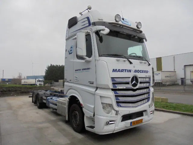 Mercedes-Benz Actros 2542 6X2 - Шаси кабина: снимка 3 Mercedes-Benz Actros 2542 6X2 - Шаси кабина: снимка 3