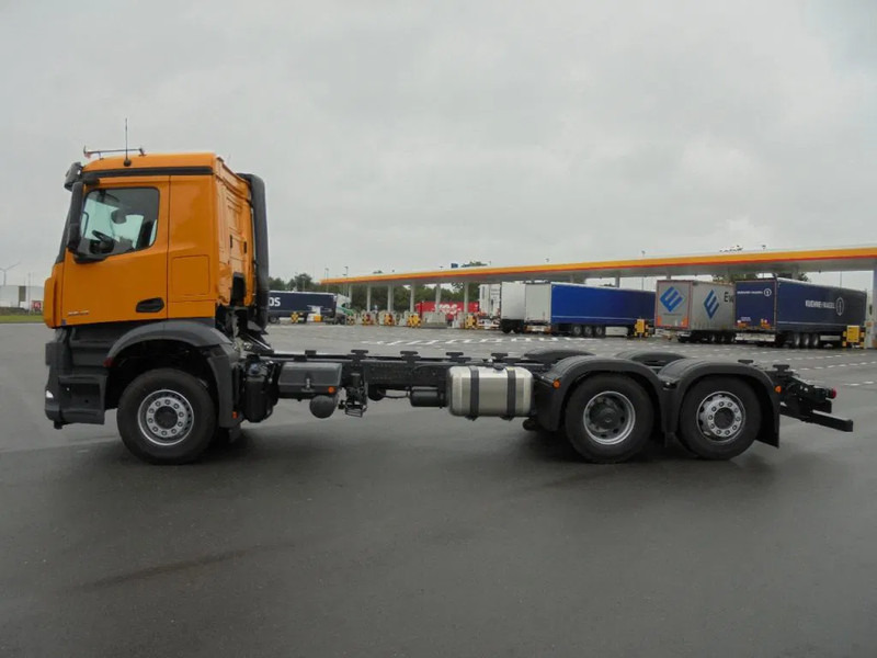 Mercedes-Benz Arocs AROCS 2848 6X2 MET FABRIEKS GARANTIE - Шаси кабина: снимка 5 Mercedes-Benz Arocs AROCS 2848 6X2 MET FABRIEKS GARANTIE - Шаси кабина: снимка 5