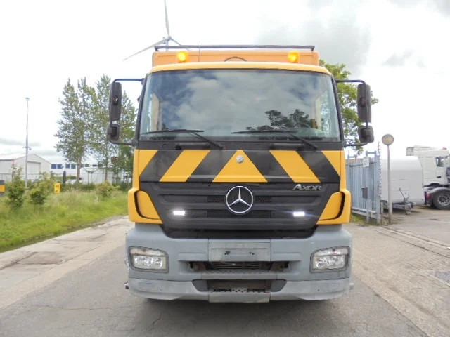 Mercedes-Benz Axor 1828 - Камион с кран: снимка 2 Mercedes-Benz Axor 1828 - Камион с кран: снимка 2