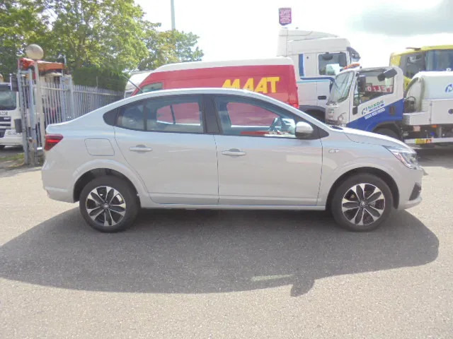 Renault Taliant 1.0 TURBO NEW TAX FREE - Седан: снимка 4 Renault Taliant 1.0 TURBO NEW TAX FREE - Седан: снимка 4