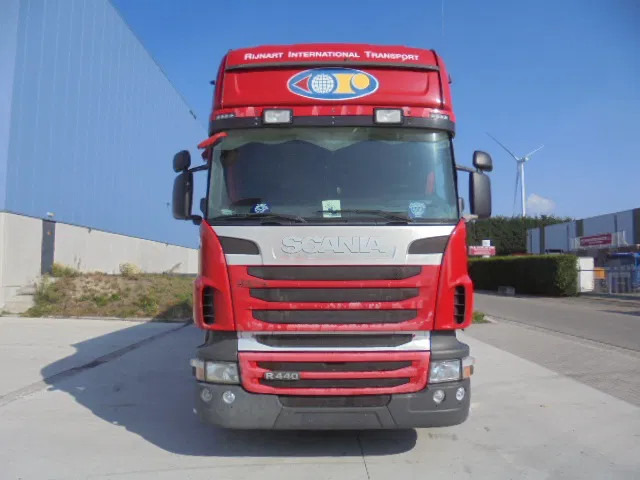 Scania R440 6X2 RETARDER BDF - Камион фургон: снимка 2 Scania R440 6X2 RETARDER BDF - Камион фургон: снимка 2
