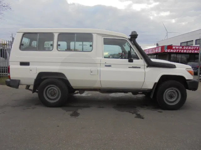 Toyota Land Cruiser HZJ78L 4WD EXPORT OUT EU ONLY - Лек автомобил: снимка 4 Toyota Land Cruiser HZJ78L 4WD EXPORT OUT EU ONLY - Лек автомобил: снимка 4