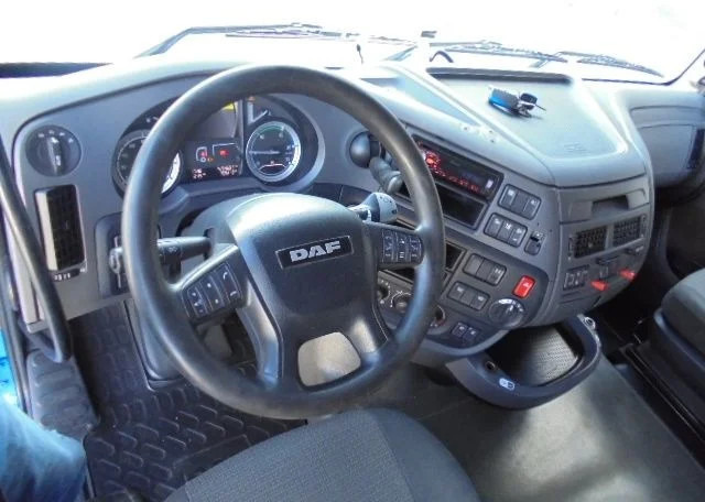Interior photo 1: Влекач DAF XF 106.460