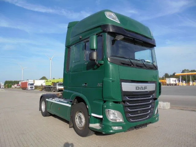 DAF XF 106.460 SUPER SPACE CAB - Влекач: снимка 3 DAF XF 106.460 SUPER SPACE CAB - Влекач: снимка 3