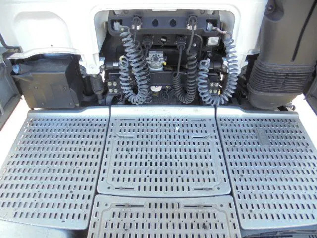 Влекач DAF XF 440 125XDAF 106 TRACTOR HEAD IN STOCK: снимка 7 Влекач DAF XF 440 125XDAF 106 TRACTOR HEAD IN STOCK: снимка 7