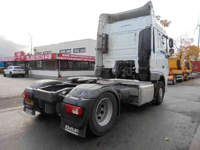 DAF XF 440 SPACE CAB - Влекач: снимка 4 DAF XF 440 SPACE CAB - Влекач: снимка 4