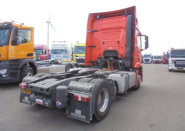 Mercedes-Benz Actros 2343 6X2 VOORLOOPAS - Влекач: снимка 4 Mercedes-Benz Actros 2343 6X2 VOORLOOPAS - Влекач: снимка 4
