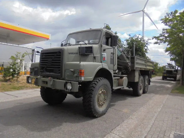 Volvo N 10 6X6 L + FASSI 3X IN STOCK - Бордови камион, Камион с кран: снимка 1 Volvo N 10 6X6 L + FASSI 3X IN STOCK - Бордови камион, Камион с кран: снимка 1